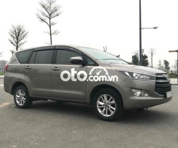 Toyota Innova 2018 - Cần bán Toyota Innova  2.0V năm sản xuất 2018, màu bạc