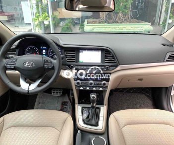 Hyundai Elantra 2021 - Bán Hyundai Elantra 2.0 AT sản xuất năm 2021, màu trắng