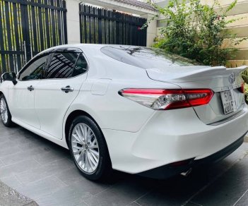 Toyota Camry 2019 - Bán Toyota Camry năm sản xuất 2019, màu trắng, nhập khẩu