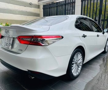 Toyota Camry 2019 - Bán Toyota Camry năm sản xuất 2019, màu trắng, nhập khẩu