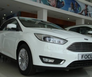 Ford Focus 2022 - Cần bán Ford Focus Titanium sản xuất năm 2022, màu trắng