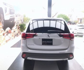 Mitsubishi Outlander 2022 - Bán xe Mitsubishi Outlander 2.4 CVT Premium sản xuất 2022, màu trắng