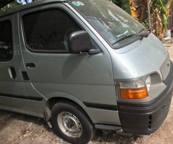 Toyota Hiace 2003 - Cần bán lại xe Toyota Hiace năm sản xuất 2003, màu bạc, nhập khẩu