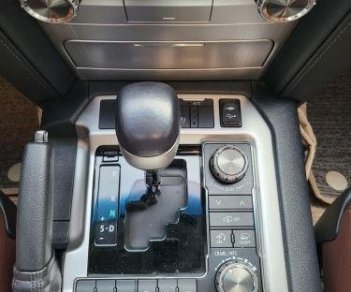 Toyota Land Cruiser 2016 - Cần bán Toyota Land Cruiser VX 4.6 V8 năm 2016, màu trắng