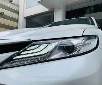 Toyota Camry 2019 - Bán Toyota Camry năm sản xuất 2019, màu trắng, nhập khẩu