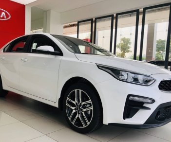 Kia Cerato 2022 - Bán xe Kia Cerato 1.6 AT Deluxe sản xuất 2022, màu trắng