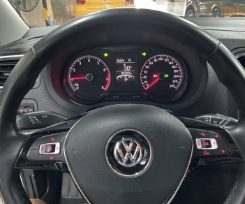 Volkswagen Polo 2022 - Cần bán xe Volkswagen Polo 1.6AT năm sản xuất 2022, màu đỏ, nhập khẩu