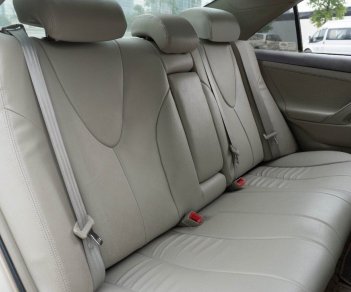 Toyota Camry 2009 - Bán xe Toyota Camry LE 2.5 năm sản xuất 2009, màu vàng, xe nhập