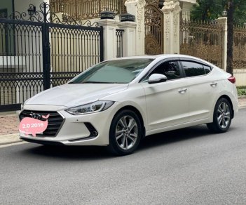 Hyundai Elantra 2016 - Bán xe Hyundai Elantra 2.0AT sản xuất 2016, màu trắng