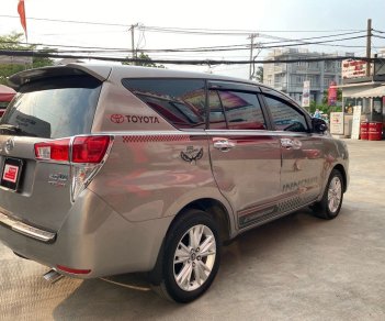 Toyota Innova 2018 - Cần bán xe Toyota Innova 2.0V năm 2018, màu xám giá cạnh tranh