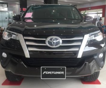 Toyota Fortuner 2022 - Cần bán Toyota Fortuner 2.4MT 4x2 năm 2022, màu nâu 