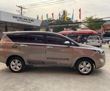 Toyota Innova 2018 - Cần bán xe Toyota Innova 2.0V năm 2018, màu xám giá cạnh tranh