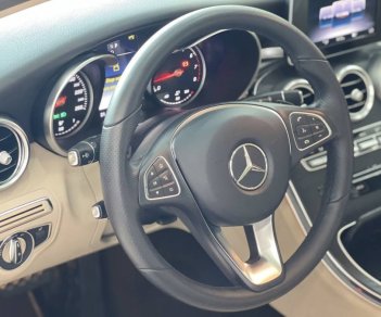 Mercedes-Benz C200 2018 - Cần bán Mercedes C200 năm sản xuất 2018, màu đỏ