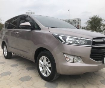 Toyota Innova 2019 - Cần bán lại xe Toyota Innova 2.0E sản xuất 2019, màu nâu số sàn