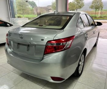 Toyota Vios 2017 - Cần bán gấp Toyota Vios 1.5E MT sản xuất năm 2017, màu bạc số sàn