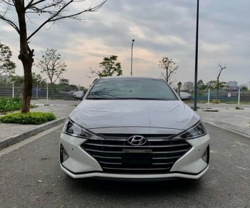 Hyundai Elantra 2019 - Cần bán lại xe Hyundai Elantra 2.0 năm 2019, màu trắng