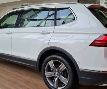 Volkswagen Tiguan 2020 - Bán ô tô Volkswagen Tiguan năm sản xuất 2020, màu trắng, nhập khẩu