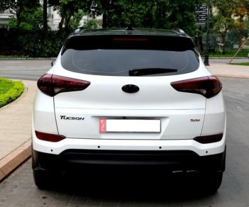 Hyundai Tucson 2018 - Cần bán gấp Hyundai Tucson Turbo sản xuất 2018, màu trắng