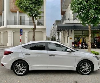 Hyundai Elantra 2019 - Cần bán lại xe Hyundai Elantra 2.0 năm 2019, màu trắng