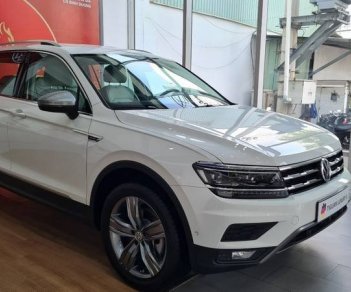 Volkswagen Tiguan 2020 - Bán ô tô Volkswagen Tiguan năm sản xuất 2020, màu trắng, nhập khẩu