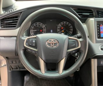 Toyota Innova 2018 - Bán ô tô Toyota Innova MT đời 2018, màu xám