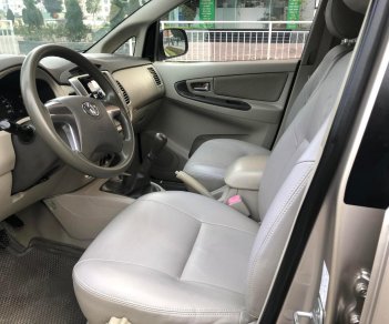 Toyota Innova 2014 - Cần bán lại xe Toyota Innova 2014, màu nâu số sàn, 365tr