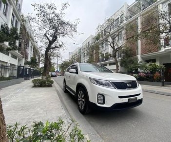 Kia Sorento 2015 - Cần bán lại xe Kia Sorento 2.4AT năm 2015, màu trắng, 568 triệu