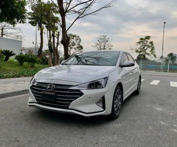 Hyundai Elantra 2019 - Cần bán lại xe Hyundai Elantra 2.0 năm 2019, màu trắng