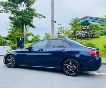 Mercedes-Benz C300 2020 - Bán Mercedes C300 AMG sản xuất 2020, màu xanh lam