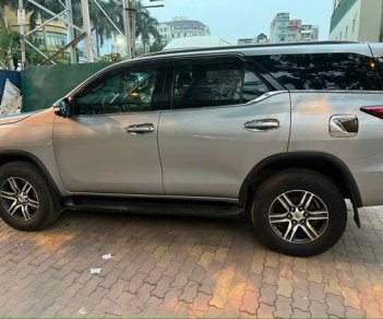 Toyota Fortuner 2017 - Bán Toyota Fortuner 2.4 MT 4x2 năm sản xuất 2017, màu bạc 