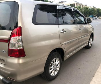 Toyota Innova 2014 - Cần bán lại xe Toyota Innova 2014, màu nâu số sàn, 365tr