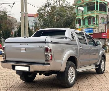 Toyota Hilux 2015 - Cần bán lại xe Toyota Hilux 2.8G 4x4 MT sản xuất năm 2015, màu bạc, số sàn