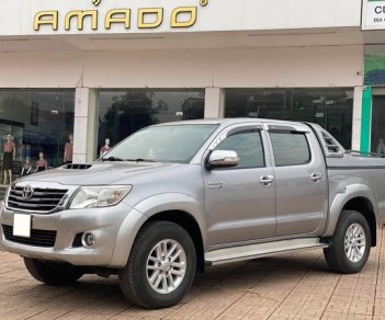 Toyota Hilux 2015 - Cần bán lại xe Toyota Hilux 2.8G 4x4 MT sản xuất năm 2015, màu bạc, số sàn