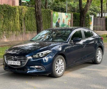 Mazda 3 2018 - Cần bán gấp Mazda 3 sản xuất năm 2018, màu xanh lam xe gia đình