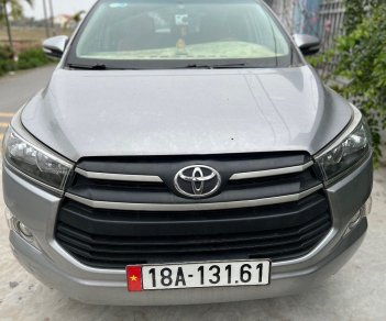 Toyota Innova 2017 - Cần bán Toyota Innova 2.0E sản xuất năm 2017, màu bạc số sàn, giá 470tr