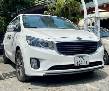 Kia Sedona 2017 - Cần bán Kia Sedona 2.2D ATH  năm sản xuất 2017, màu trắng xe gia đình