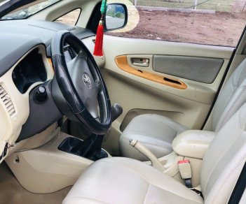 Toyota Innova 2011 - Xe Toyota Innova 2.0G năm sản xuất 2011, màu vàng cát