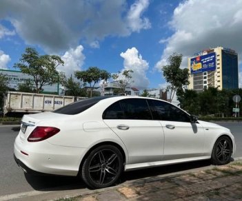 Mercedes-Benz E300 2020 - Bán xe Mercedes E300 AMG năm sản xuất 2020, màu trắng