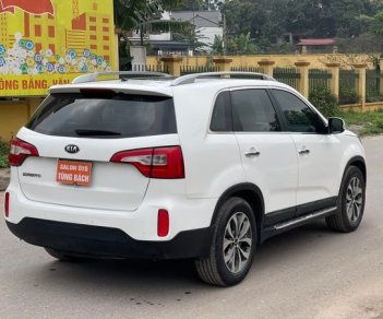 Kia Sorento 2016 - Cần bán xe Kia Sorento 2.4 AT sản xuất 2016, màu trắng, 595 triệu