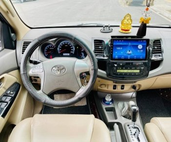 Toyota Fortuner 2013 - Bán Toyota Fortuner năm 2013, màu bạc còn mới