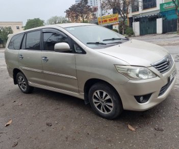 Toyota Innova 2012 - Cần bán lại xe Toyota Innova 2.0E sản xuất năm 2012, màu vàng 