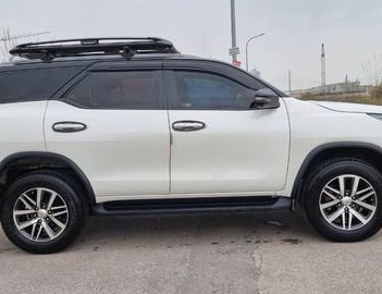 Toyota Fortuner 2018 - Bán Toyota Fortuner 2.4G MT năm 2018, màu trắng giá cạnh tranh