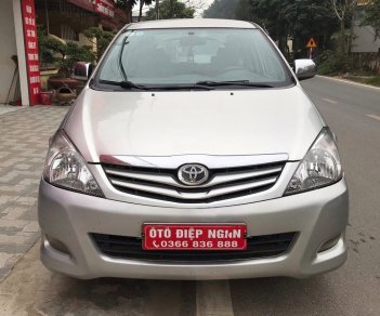 Toyota Innova 2010 - Bán xe Toyota Innova 2.0G sản xuất 2010, màu bạc số sàn