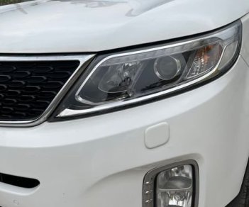 Kia Sorento 2016 - Cần bán xe Kia Sorento 2.4 AT sản xuất 2016, màu trắng, 595 triệu