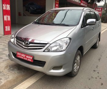 Toyota Innova 2010 - Bán xe Toyota Innova 2.0G sản xuất 2010, màu bạc số sàn