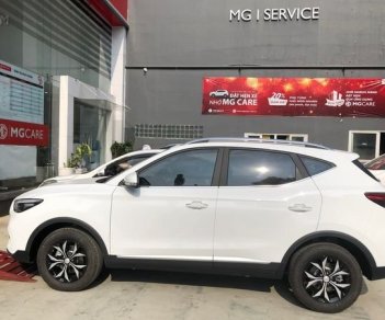 MG ZS 2021 - Cần bán lại xe MG ZS sản xuất năm 2021, màu trắng, giá 569tr