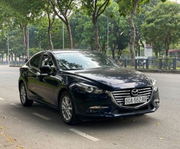 Mazda 3 2018 - Cần bán gấp Mazda 3 sản xuất năm 2018, màu xanh lam xe gia đình