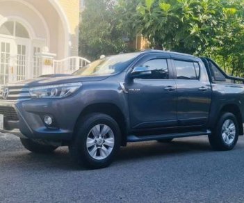 Toyota Hilux 2017 - Bán Toyota Hilux năm sản xuất 2017, màu xám, xe nhập còn mới