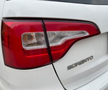 Kia Sorento 2016 - Cần bán xe Kia Sorento 2.4 AT sản xuất 2016, màu trắng, 595 triệu