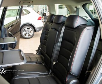Volkswagen Tiguan 2022 - Bán xe Volkswagen Tiguan Elegance  2021 - Màu xám Platinum, tặng ngay 100% phí trước bạ